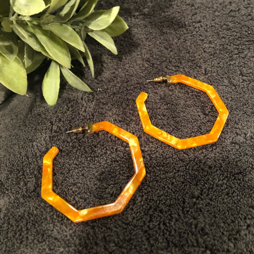 Hexagon acrylic earrings. 2 colors orange/pink